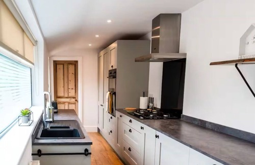Lincoln House | Steeple View- quiet and spacious retreat in the Cathedral Quarter, Lincoln.