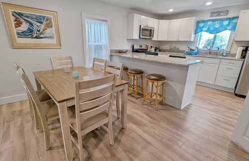Chincoteague House | Stella del Mare - Charming home w/relaxing porch!