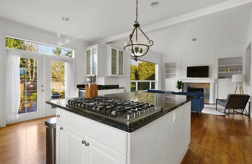 Sammamish House | Stellar Sammamish 5BR w/Yard, nr Eclectic Cuisine & Parks, by Blueground