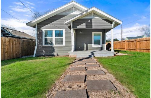 Denver Heights House | Step into Comfort in this 3BR2BA Downtown Retreat