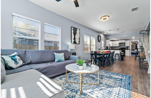 Denver Heights House | Step into Comfort in this 3BR2BA Downtown Retreat