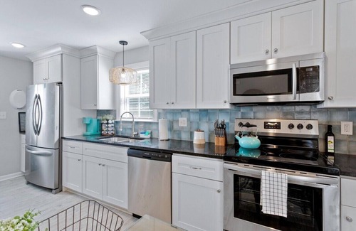 Downtown Apartment | Step into our inviting 1-bedroom apartment, your extended stay oasis