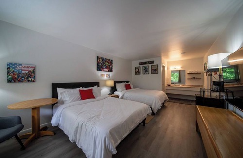 Eureka Springs Historic District Resort | Step into the heroic universe at GloryDayz Motel!