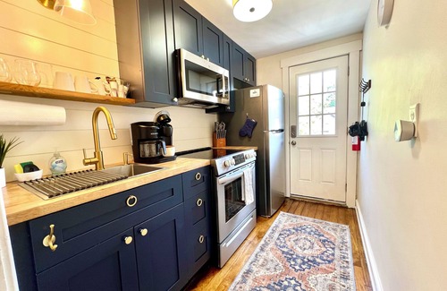 Loveitts Field Apartment | Step right out to the beach! Amazing location 7 min to Portland. Unit 4