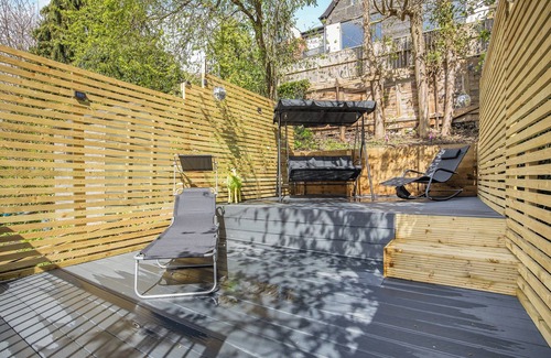 Lincoln Cottage | Stepping Stone Terrace