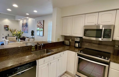 Downtown Palm Springs Condo | Steps Away from Arenas Rd & Palm Springs Village