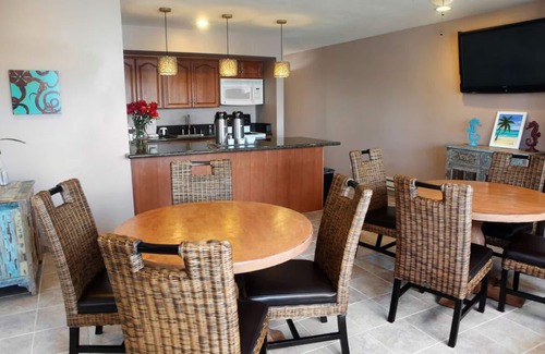 San Clemente Hotel | Steps away from the beach! Fully Equipped Kitchen & Free Parking!