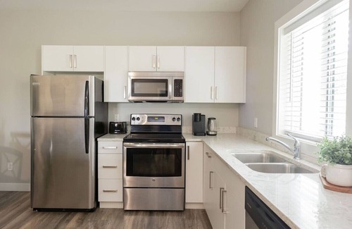 Colwood Apartment | Steps away from the lagoon suite