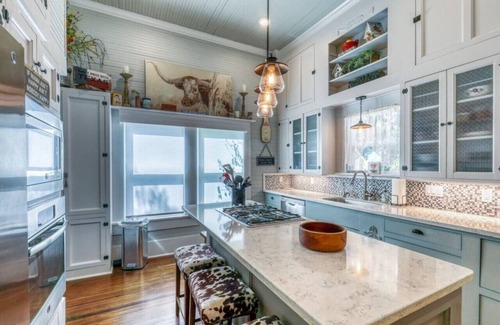La Grange House | Steps away from the sweet LaGrange downtown square