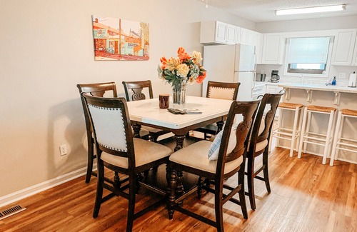 North Carolina Coast Condo | Steps away from Beach- Dog Friendly