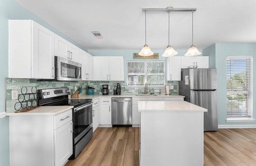 Crystal Beach House | Steps from Beach ~ Gulf View ~ Balcony ~ Beach Setup Included ~ Crystal Beach