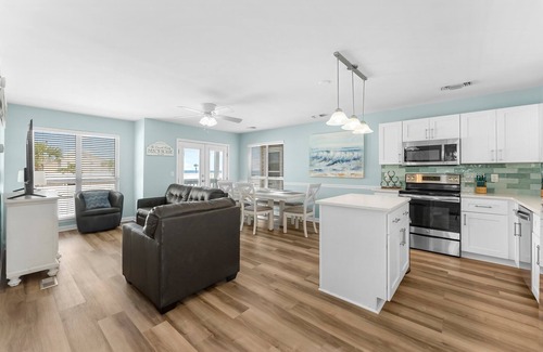 Crystal Beach House | Steps from Beach ~ Gulf View ~ Balcony ~ Beach Setup Included ~ Crystal Beach