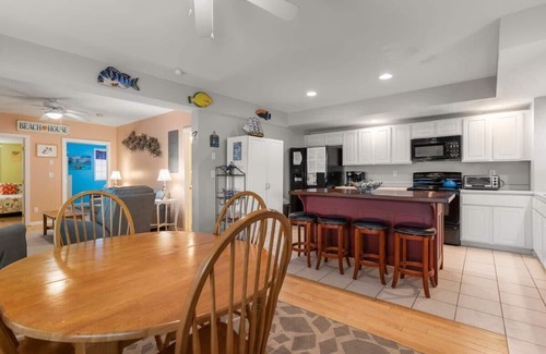 Hampton Condo | Steps from Beach | Pool | Parking | Sleeps 6