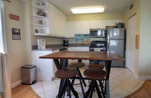 Folly Beach Condo | Steps from Center Street w/River Views and Pool~ Palm Cove