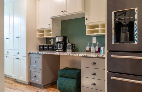 Pocatello House | Steps from ISU, Hot Tub, Fire Pit, game room,