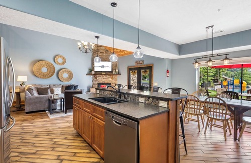 Branson House | Steps From Outdoor Pool-Playground-Volleyball! Near Attractions w Free Tickets-Lake Access!