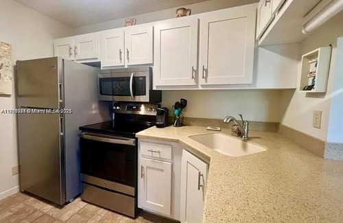Jensen Beach Condo | Steps from the beach! Spacious 2-bedroom condo in wonderful Jensen Beach