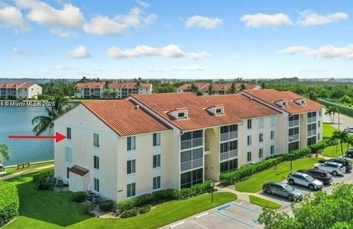 Jensen Beach Condo | Steps from the beach! Spacious 2-bedroom condo in wonderful Jensen Beach