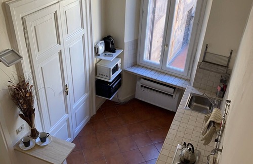 Rome City Centre Apartment | Steps from the Pantheon, the Trevi Fountain, Spanish Steps. Discounted stays!