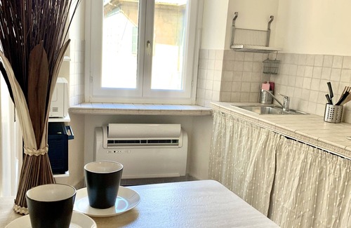 Rome City Centre Apartment | Steps from the Pantheon, the Trevi Fountain, Spanish Steps. Discounted stays!
