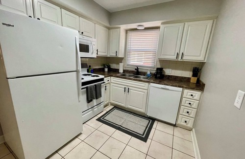 Joslyn Castle Apartment | Steps From UNMC, Dining, Explore Midtown