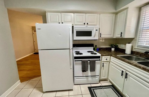 Joslyn Castle Apartment | Steps From UNMC, Dining, Explore Midtown