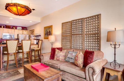 Copper Mountain Village Condo | Steps to American Flyer lift & Stellar Mtn Views! Hot Tub, Free Wifi, Heated Pkg