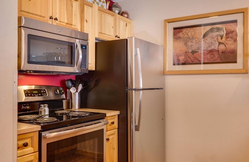 Copper Mountain Village Condo | Steps to American Flyer lift & Stellar Mtn Views! Hot Tub, Free Wifi, Heated Pkg