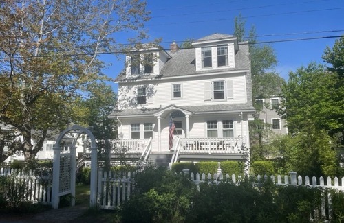 Ocean Park House | STEPS TO BEACH 5 BDRMS, 3 BATHS, HUGE SUNNY DECK & PARKING FOR 4 CARS