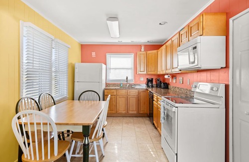 Midtown Ocean City Apartment | Steps to Beach-3rd Floor-Near Convention Center