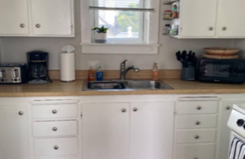 West Newport House | Steps to Beach - "Coastal Serenity"; Sleeps 4