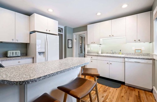 Ogunquit House | Steps to Beach & Downtown OGT | Porch w Ocean View