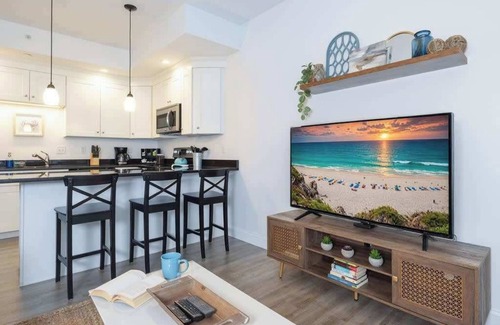 Hampton Condo | Steps to Beach | King Bed | Hampton Beach Hideaway