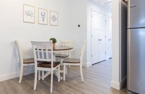 Hampton Condo | Steps to Beach | King Bed | Hampton Beach Hideaway