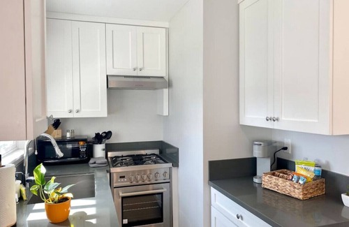 Huntington Beach Bed & Breakfast | Steps To Beach, Main St, Pac City | BBQ | Firepit