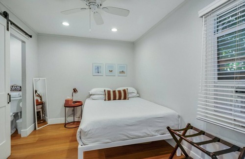 Huntington Beach Bed & Breakfast | Steps To Beach, Main St, Pac City | BBQ | Firepit