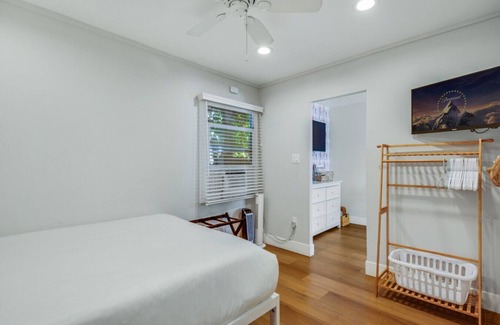 Huntington Beach Bed & Breakfast | Steps To Beach, Main St, Pac City | BBQ | Firepit