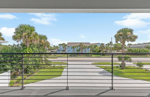 New Smyrna Beach House | 🏖️Steps to Beach | Perfect for Large Groups | Flip Flop Living North🏖️