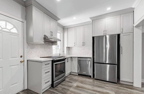 Dovercourt Park House | Steps to Grocery stores Public transit Subway station Mall Library Bank Park