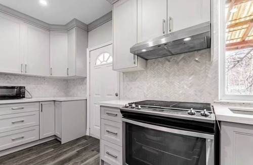 Dovercourt Park House | Steps to Grocery stores Public transit Subway station Mall Library Bank Park