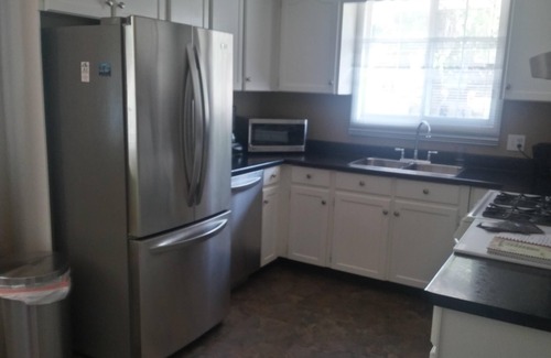 Historic Old Town House | Steps to Lake Ontario, beach & park. Bike to town. Free wifi/fireplace/netflix