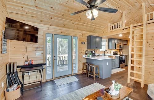 Seneca Cabin | Steps to Lake Keowee: Secluded Seneca Sanctuary!