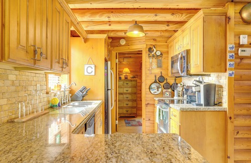 Okeechobee Cabin | Steps to Lake Okeechobee: Cabin w/Pool Access!