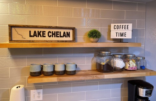 Chelan Condo | Steps to Lakefront Park. Close to Town, Waterslides, Wineries, and Golf Courses.