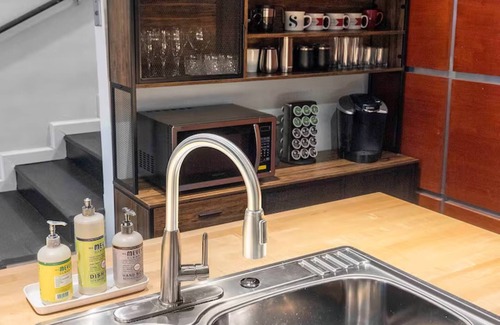 Downtown Knoxville Condo | Steps to Market Square | Sleeps 12 Guests!