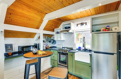 Newport Apartment | Steps to Sacheen Lake: Cute Studio Cabin w/Deck