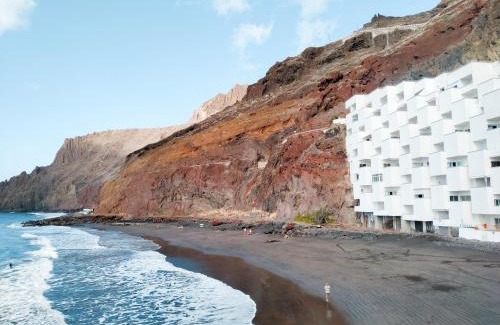 Santa Cruz de Tenerife Apartment | Steps to the beach!