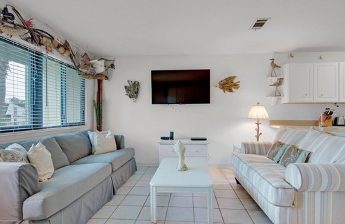 Seagrove Beach Condo | Steps to the Beach, Pool, Ground Floor + Free Attraction Tickets!