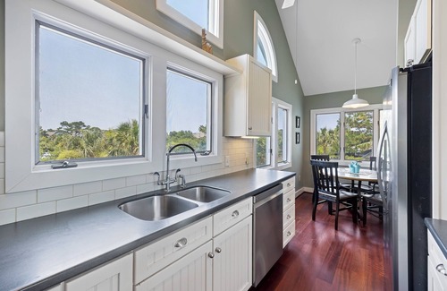 Seabrook Island House | Steps to the Beach on Seabrook! Family Favorite w/Club Access