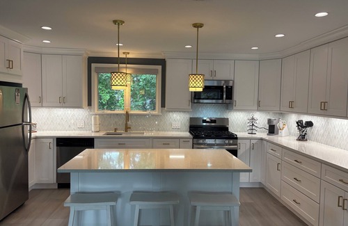 Buzzards Bay House | Steps to the Beach ! Charming 3-4-bedroom updated home in desirable Gray Gables!